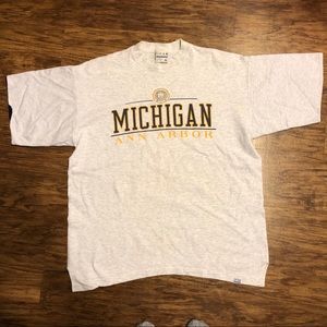 SOLD ‼️ Vintage University of Michigan College Tee